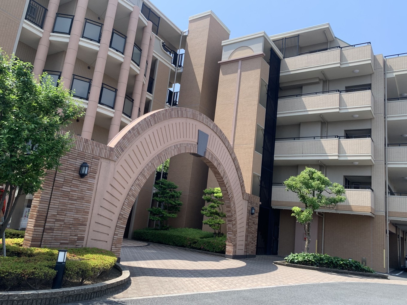 施工後 マンション外観 エントランス