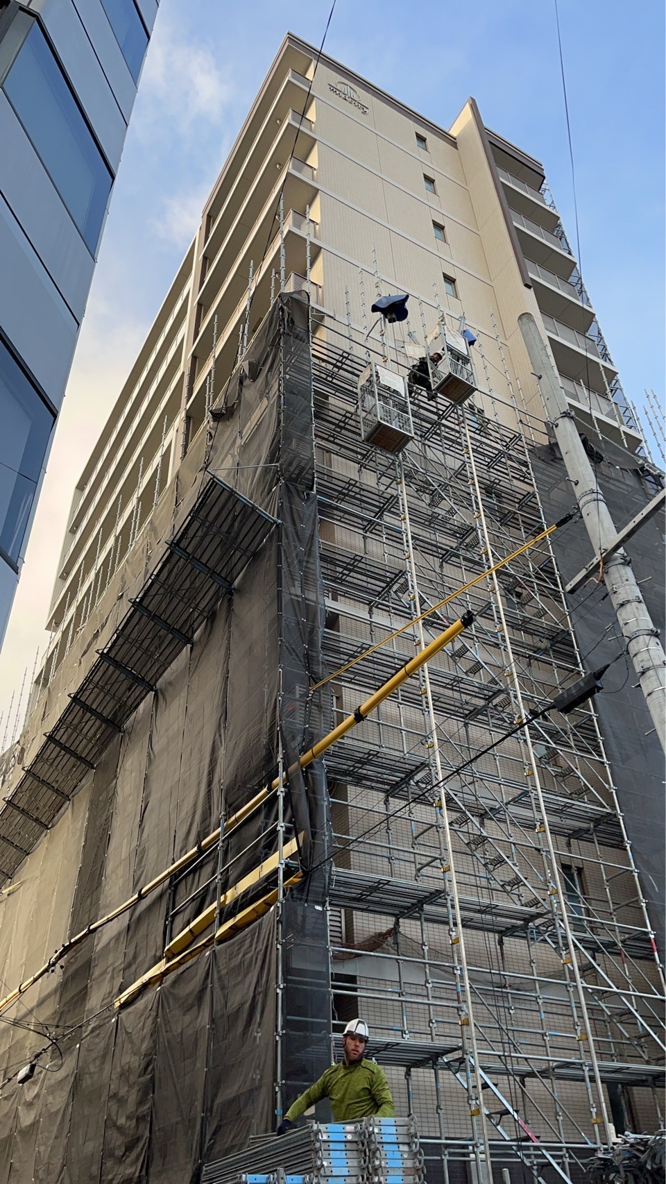 新年スタート　足場解体作業が進んでいます