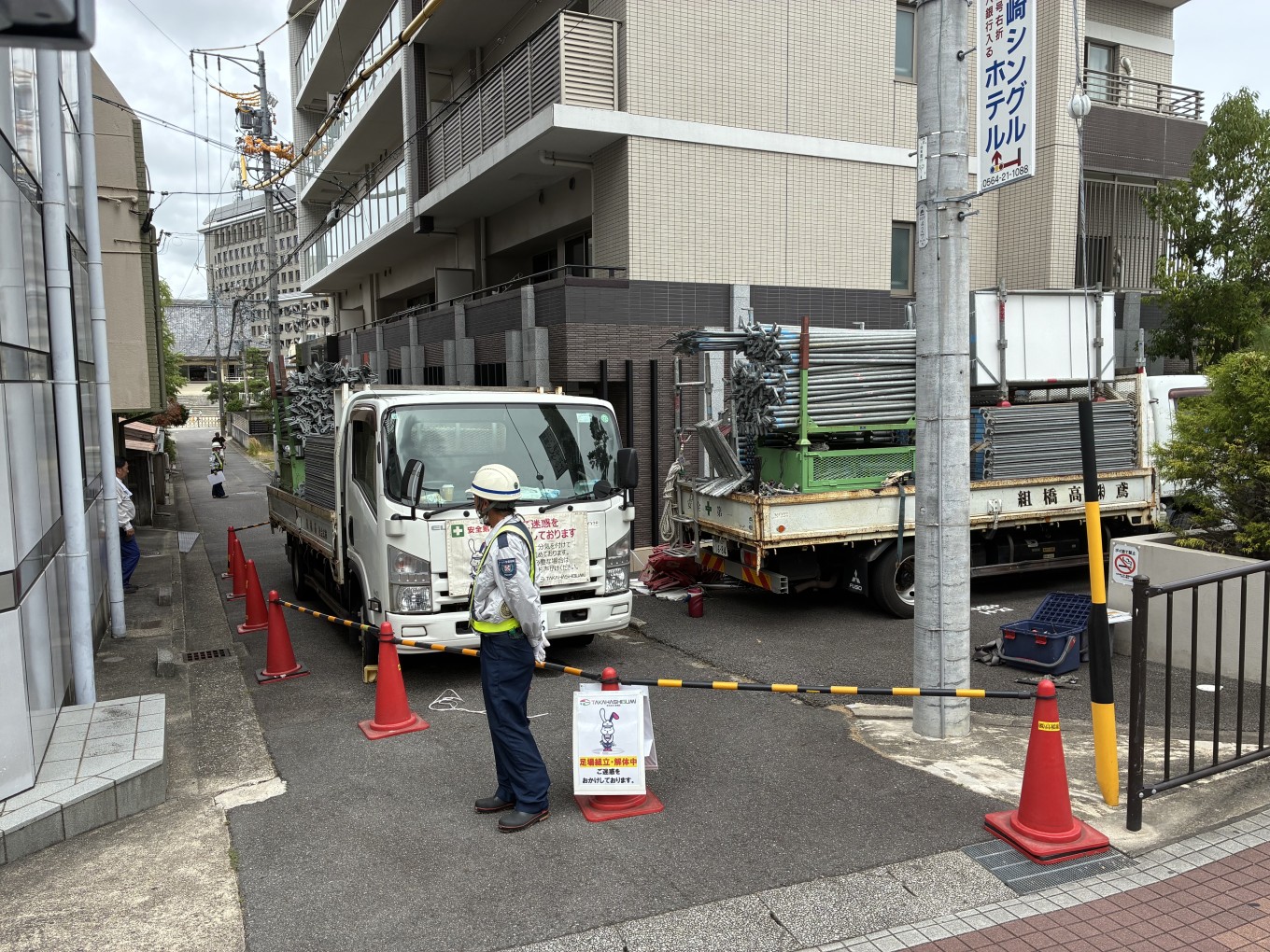 足場組立作業に着手しました
