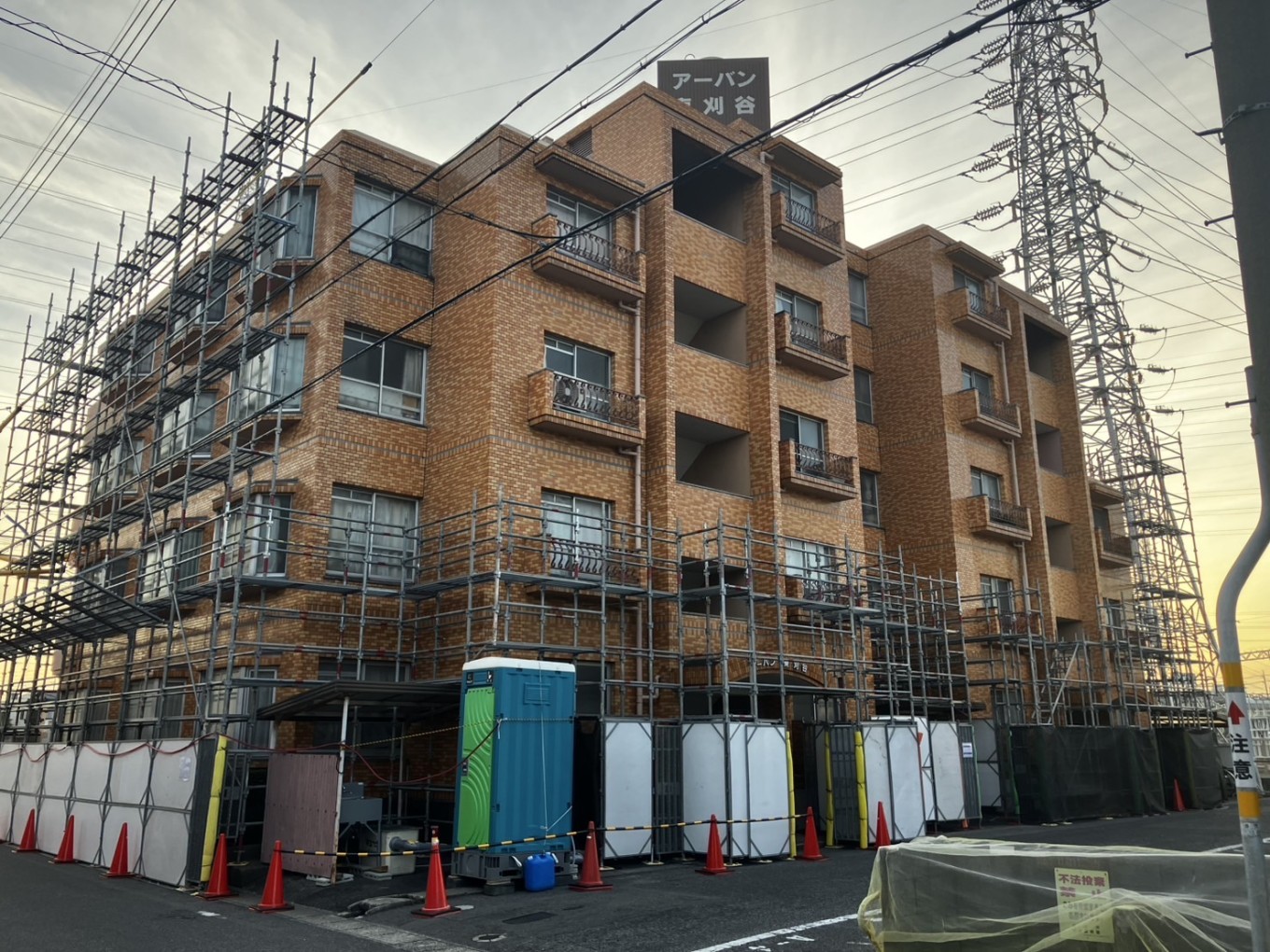 足場の組み立てが始まりました